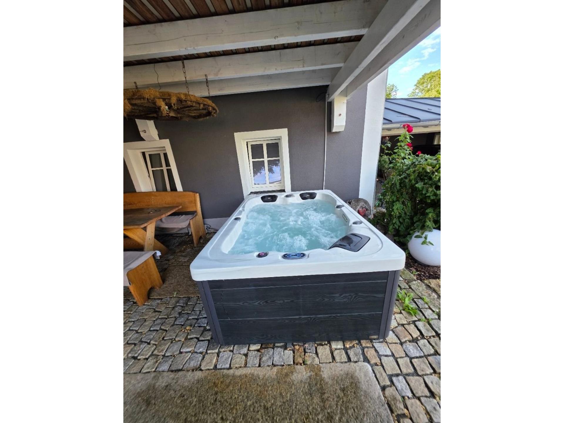 Whirlpool überdacht