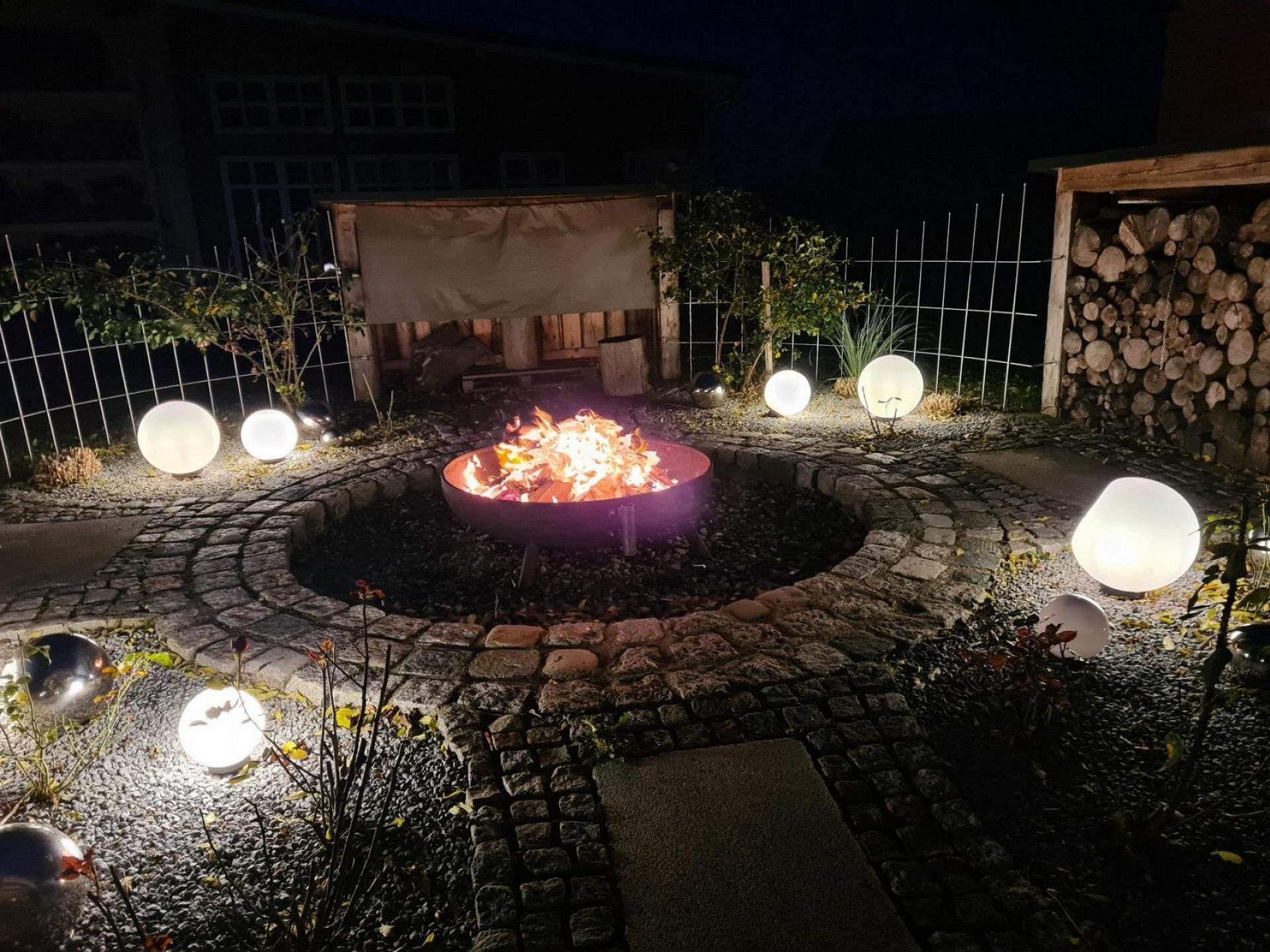 Feuerstelle am Abend